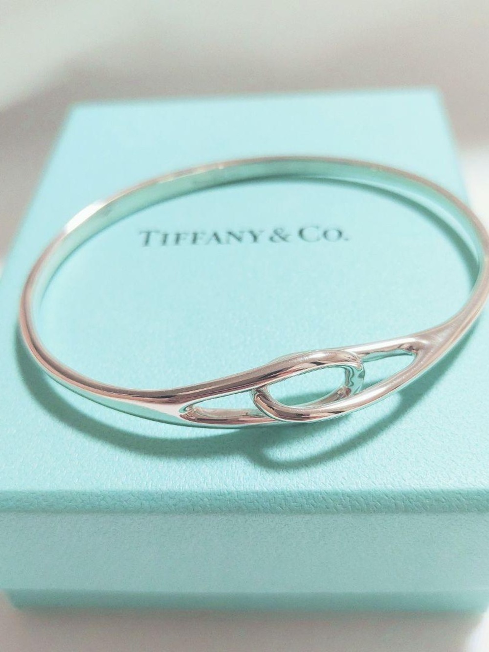 Tiffany & Co. Sterling Silver Knot Bangle Infinity Loop Hook with Tiffany Box